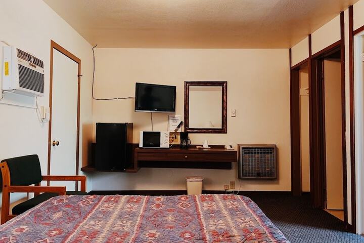 Room 4 of 32