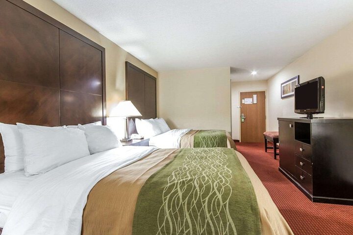2 Double Beds (4 of 6)