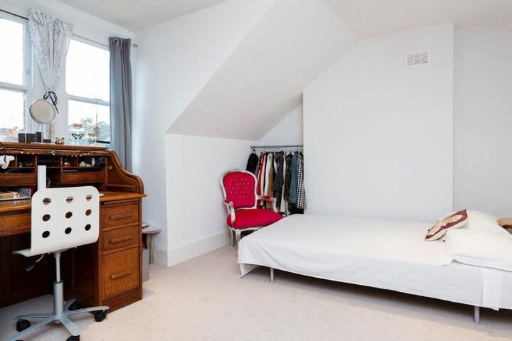 Veeve 4 Bed House on Ronalds Road Highbury and Islington