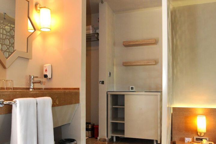 Room 14 of 126