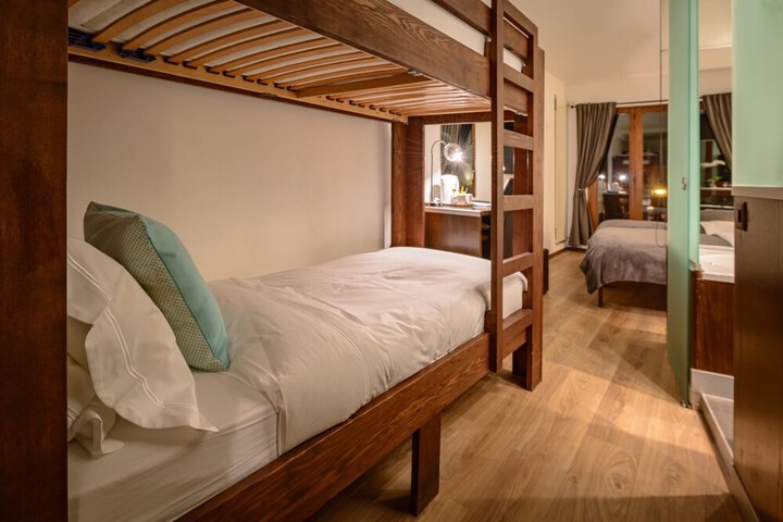 Room 5 of 10