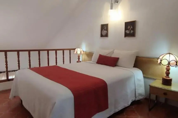 Room 2 of 7