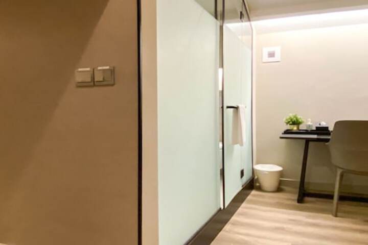 Room 16 of 32