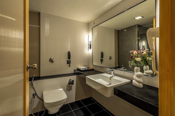 Room 13 of 28