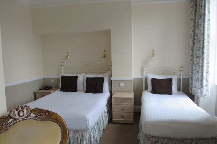 Room 5 of 74
