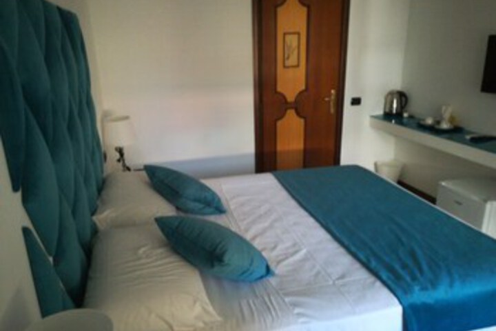Room 30 of 44
