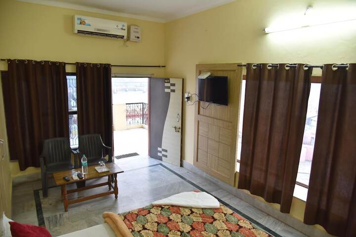 Room 16 of 90