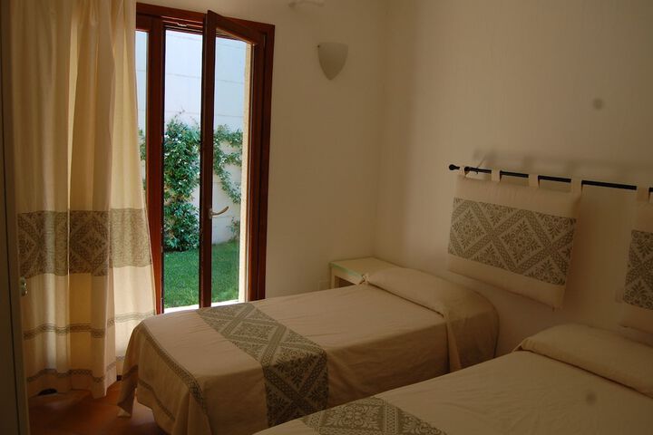 Room 12 of 100