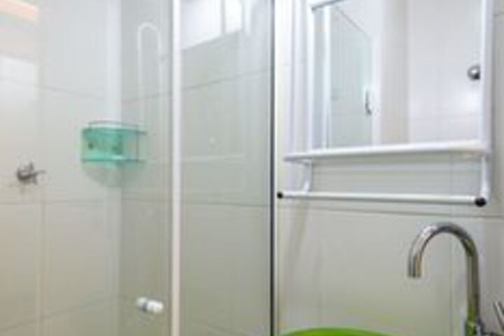 Room 4 of 32