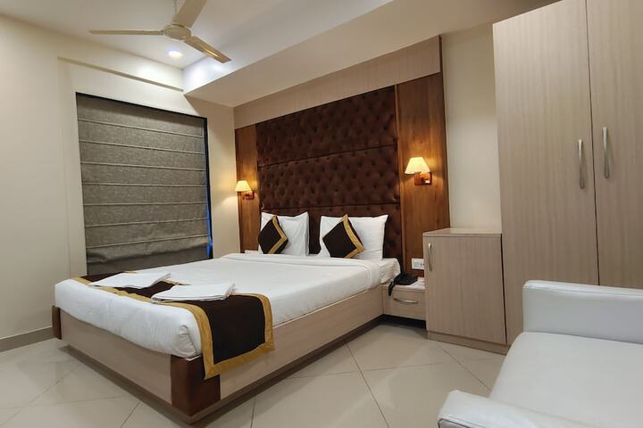 Room 14 of 32