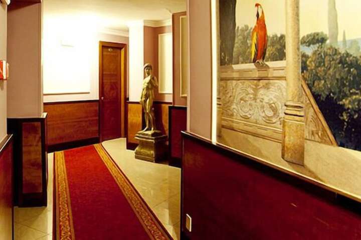 Ballroom/Hall 72 of 133