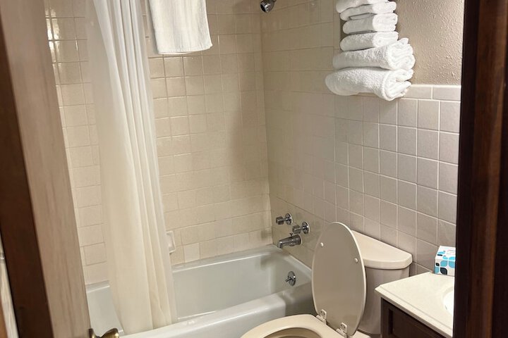 Room 121 of 180