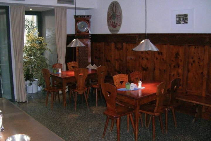 Dining 46 of 54