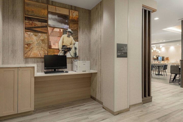 Business Center 38 of 41