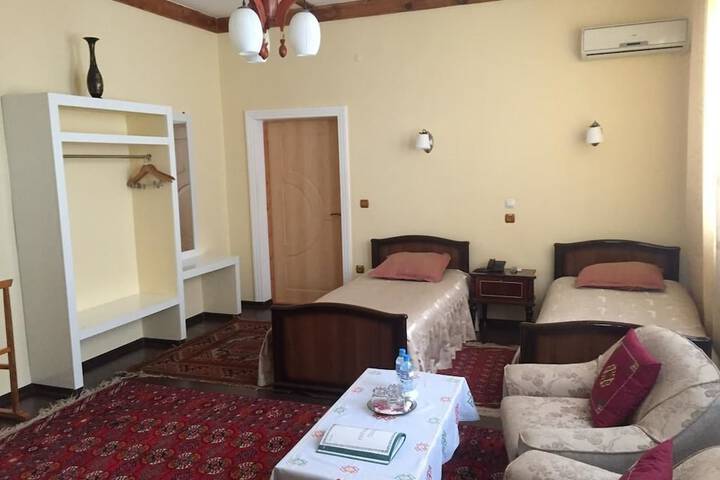 Room 17 of 46