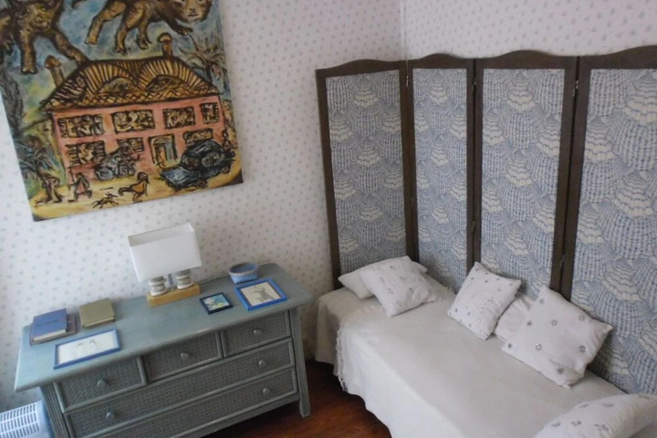 Room 3 of 10