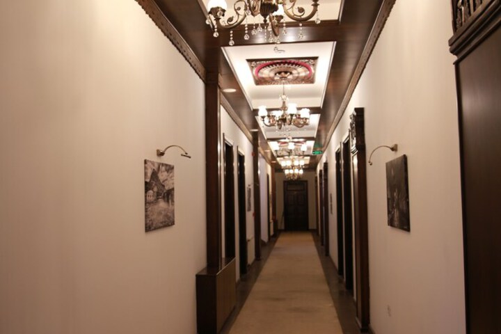 Ballroom/Hall 35 of 44