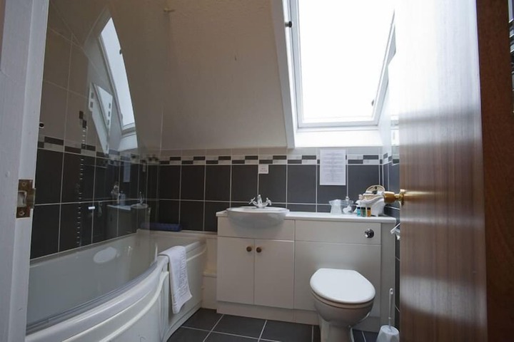 Room 7 of 13