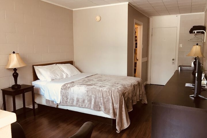 Room 2 of 44