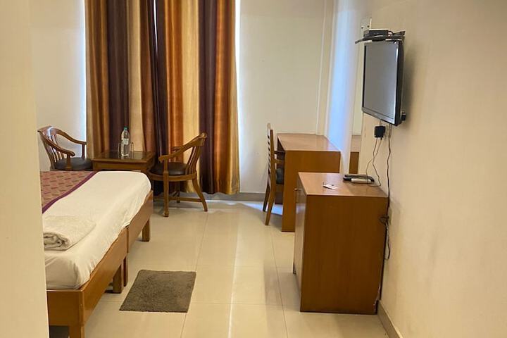 Room 8 of 23