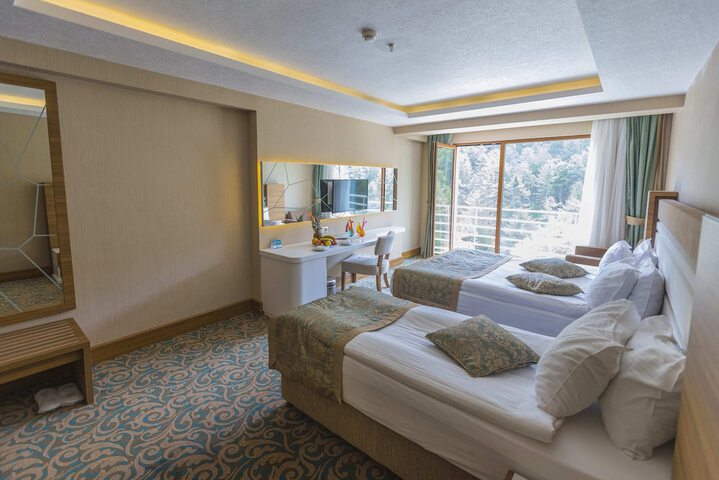 Room 25 of 171