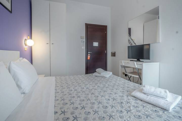 Room 10 of 76