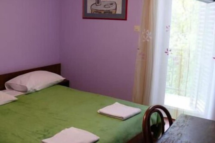 Room 2 of 44