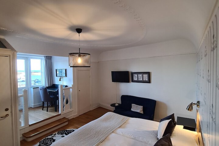 Room 8 of 44