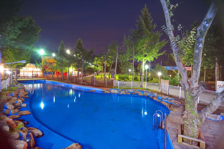 Hotel with Pool