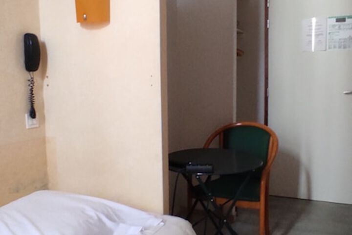Room 6 of 25