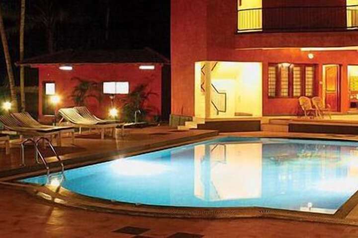 Hotel Pool