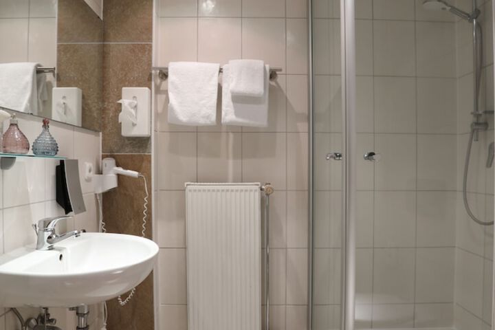 Room 25 of 101