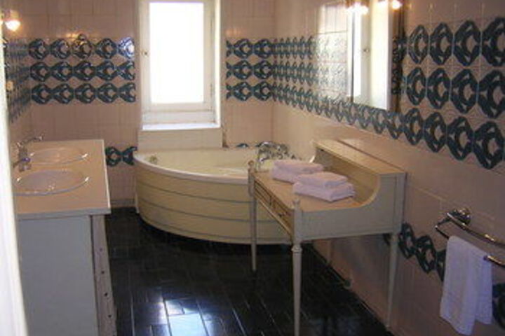Room 4 of 25