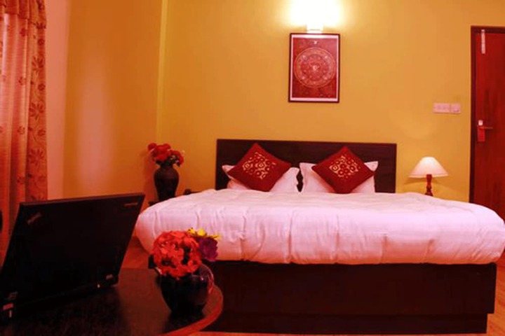 Room 4 of 25