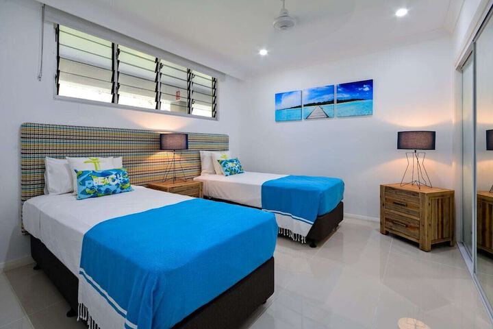 Room 52 of 342