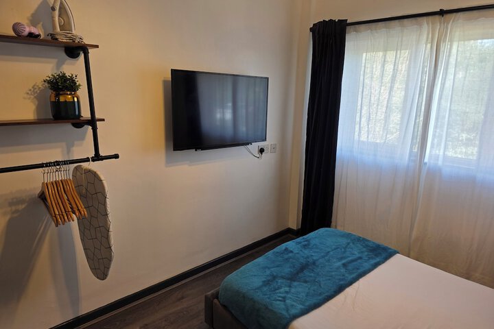 Room 5 of 9