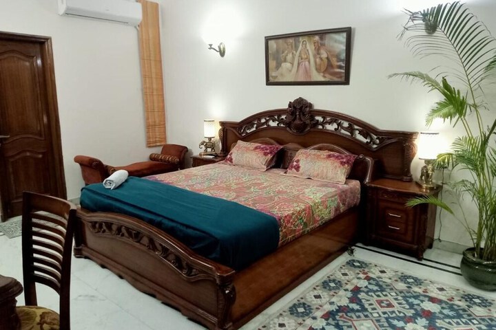 Room 5 of 28