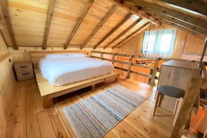 Room 2 of 18