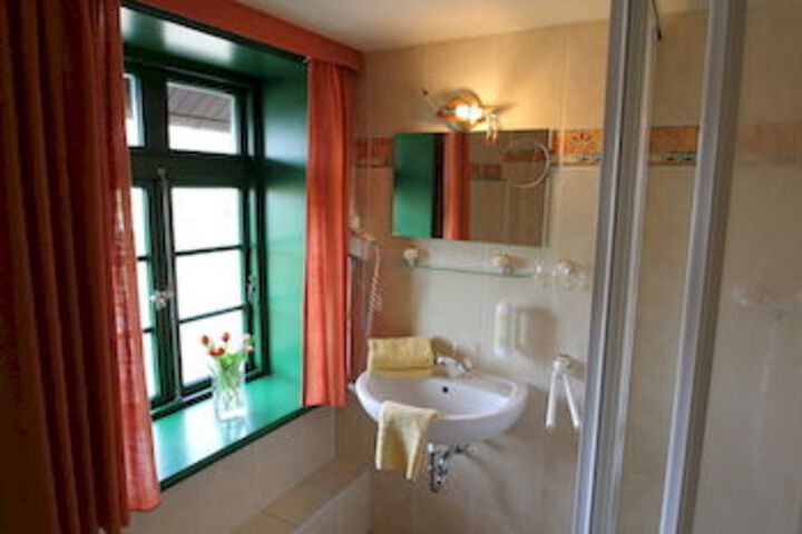Room 5 of 28