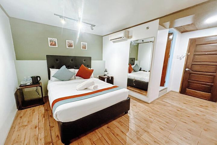 Room 8 of 60