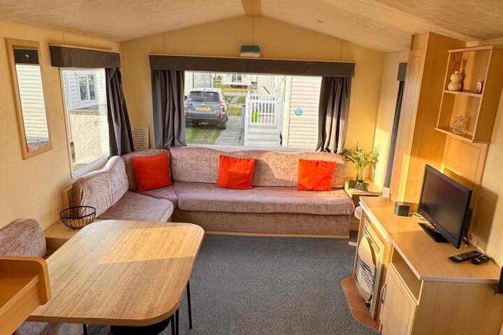 3 Bed Caravan 8 Berth, Pet Friendly, Parking in Rhyl