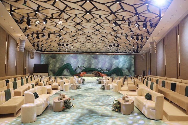 Ballroom/Hall 37 of 44