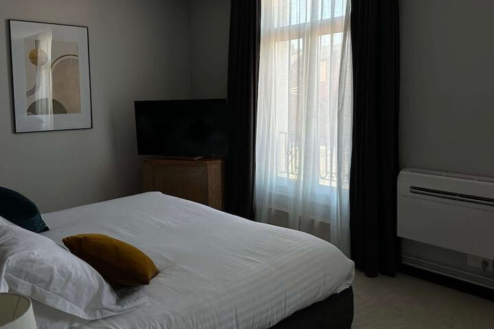 Room 31 of 102