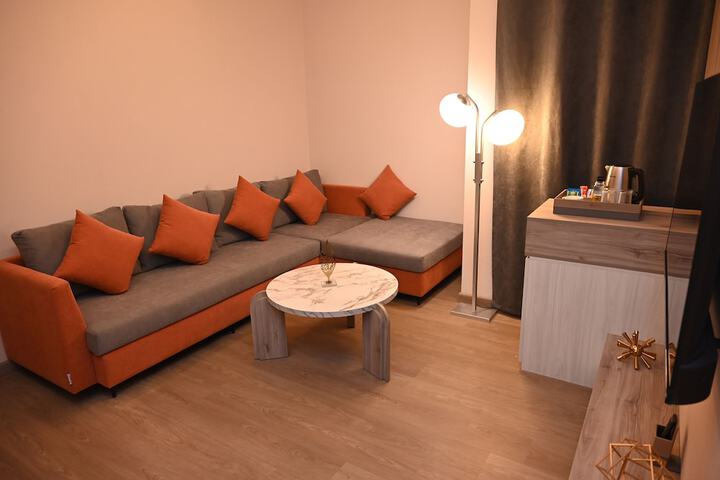 Room 11 of 34