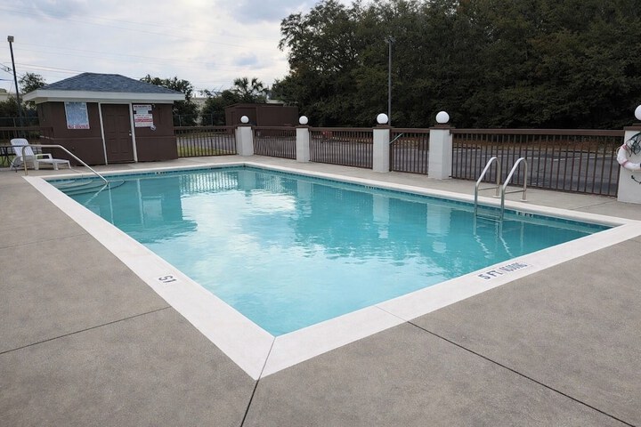 Pool 31 of 39