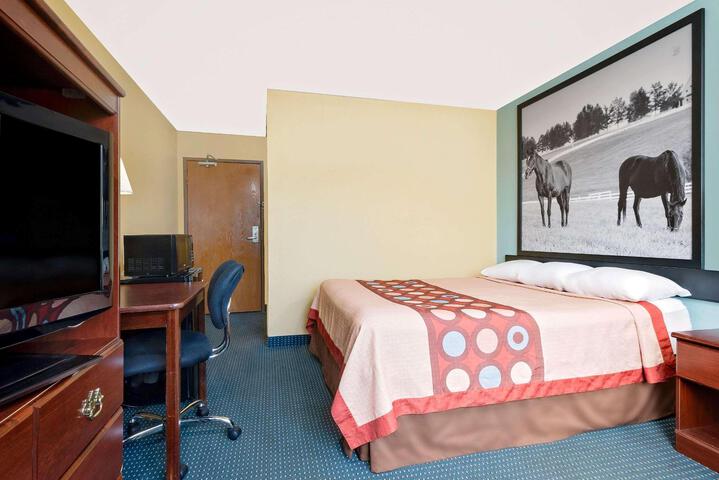 1 Queen Bed (14 of 22)