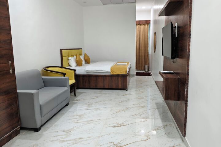 Room 14 of 40