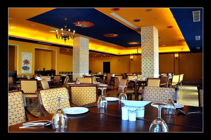 Dining 42 of 65