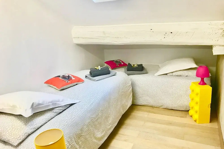 Room 3 of 18
