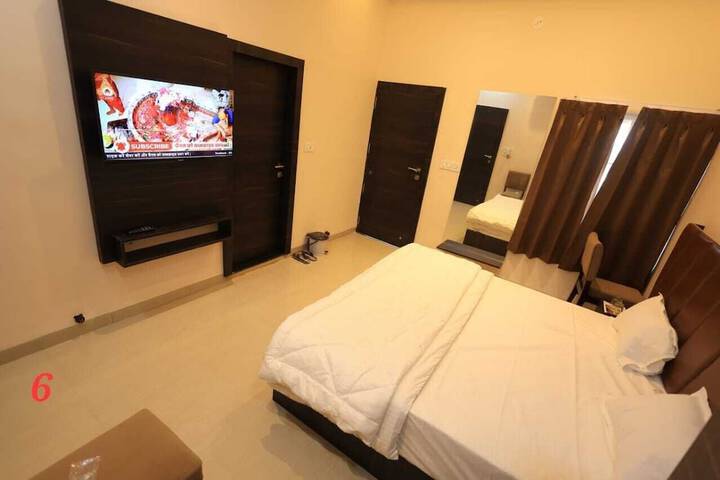 Room 8 of 20